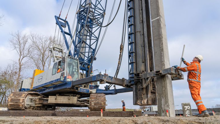 Eerste paal windpark ZE-BRA een feit